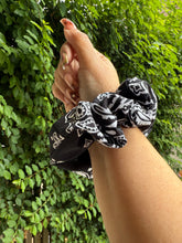 Load image into Gallery viewer, Secret Stash Scrunchie