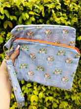 Load image into Gallery viewer, Positive Thoughts Wristlet